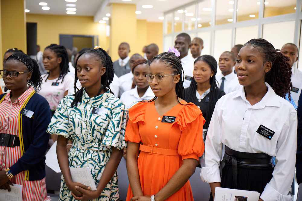 Church lowers missionary age for women to 18